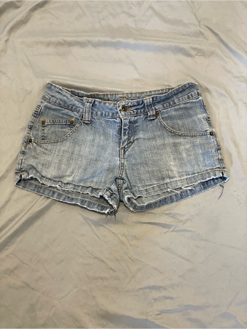 ✨ Y2K Arizona Jean Co Low Rise Distressed Denim Shorts Size 5 💖 Cute Raw Hem